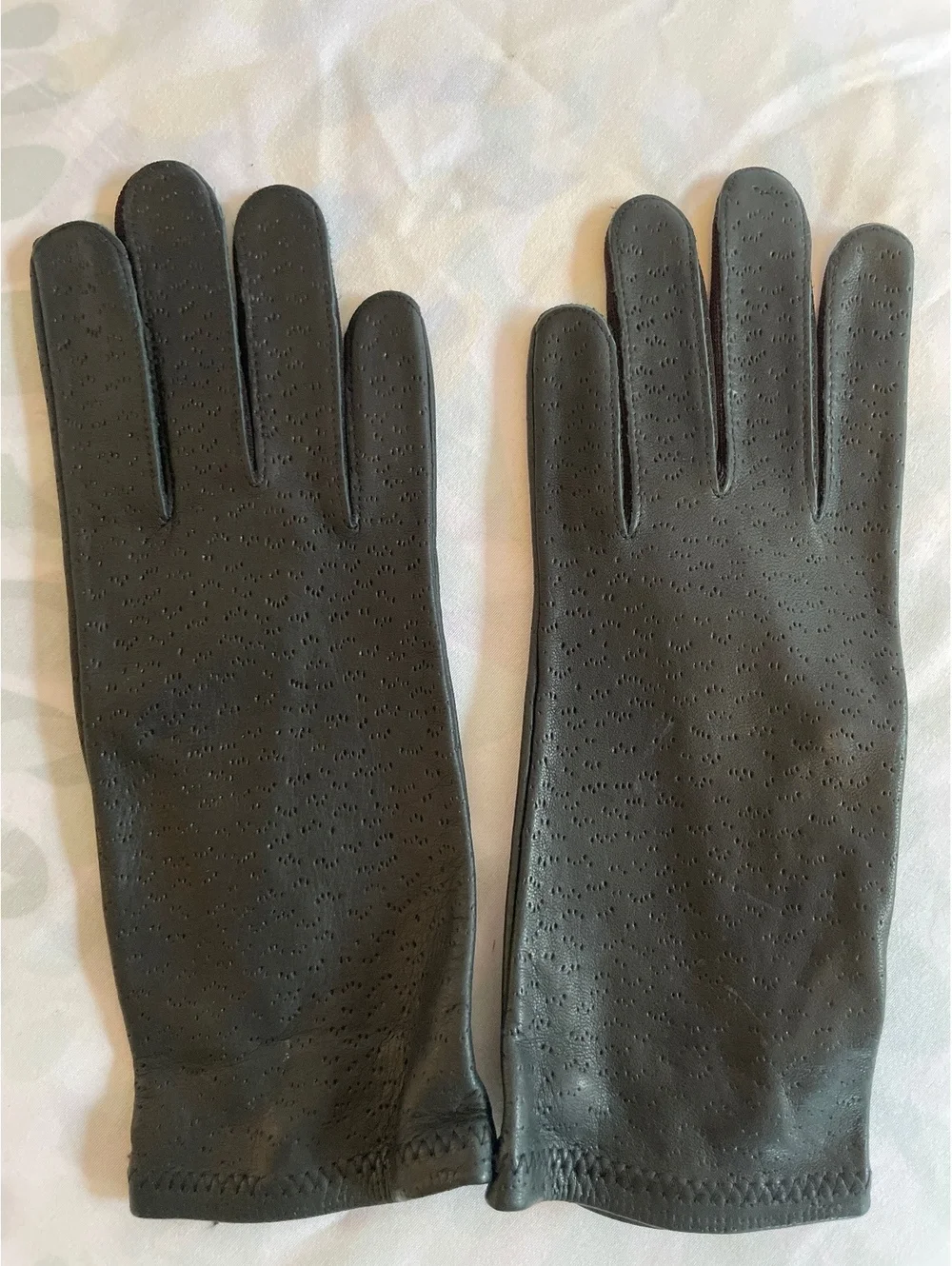 Vintage Fownes Genuine Deerskin Leather Perforated Gloves Black Women's 6.5 NOS